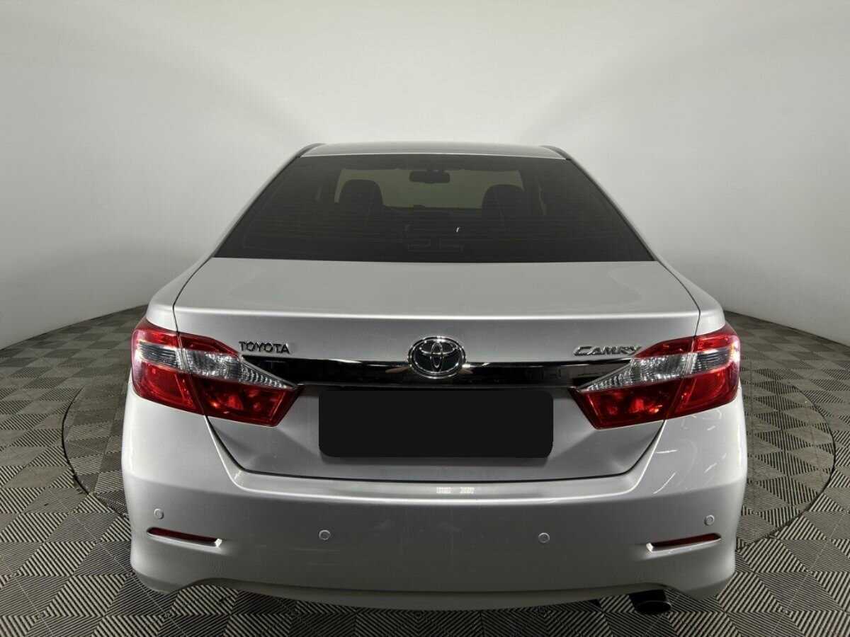 Toyota Camry 2013 года с пробегом. Фото: #2