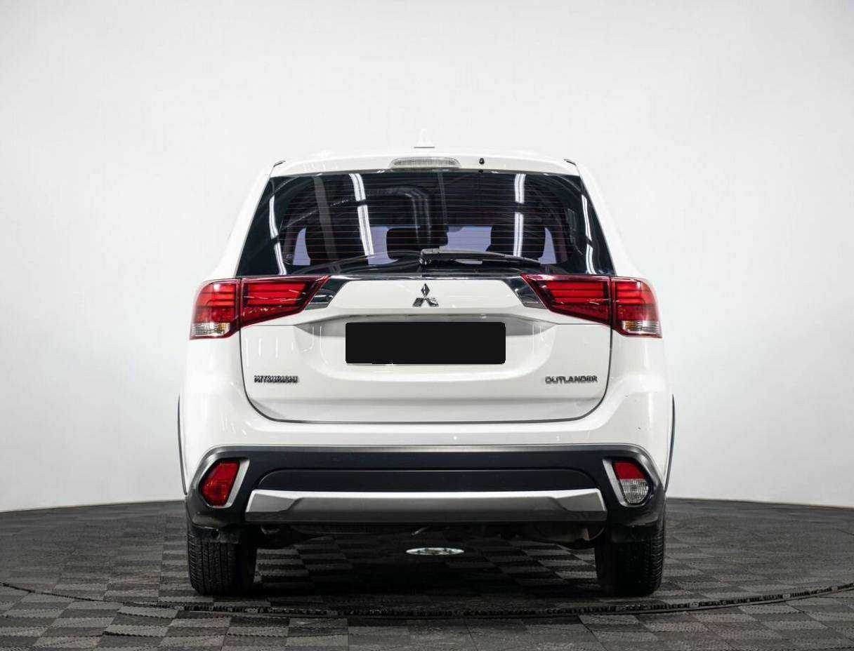 Mitsubishi Outlander 2018 года с пробегом. Фото: #4