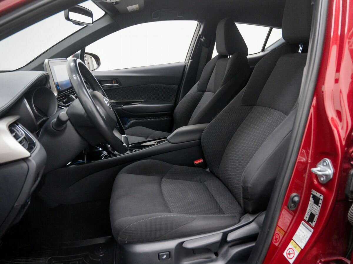 Toyota C-HR 2018 года с пробегом. Фото: #11