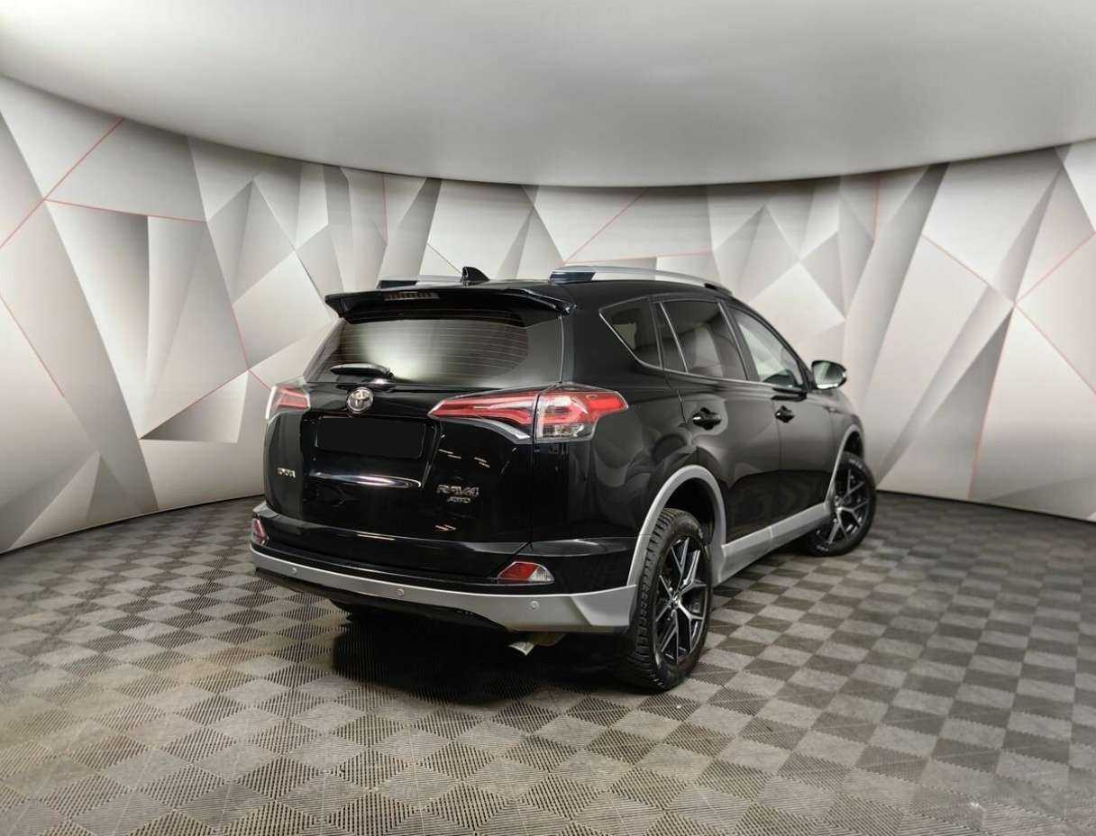Toyota RAV4 2017 года с пробегом. Фото: #1