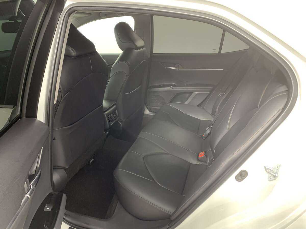 Toyota Camry 2020 года с пробегом. Фото: #9