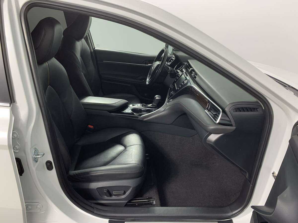 Toyota Camry 2020 года с пробегом. Фото: #19