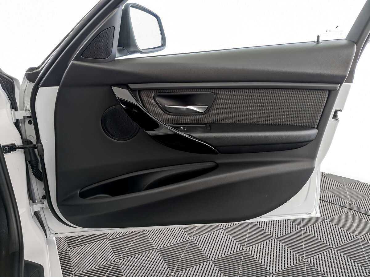 BMW 3 серии 2017 года с пробегом. Фото: #18