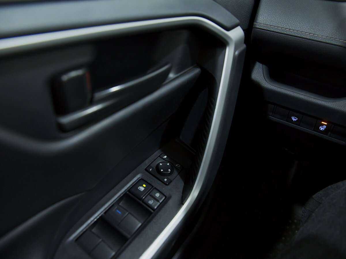 Toyota RAV4 2020 года с пробегом. Фото: #9