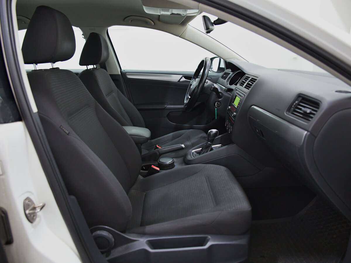 Volkswagen Jetta 2015 года с пробегом. Фото: #4