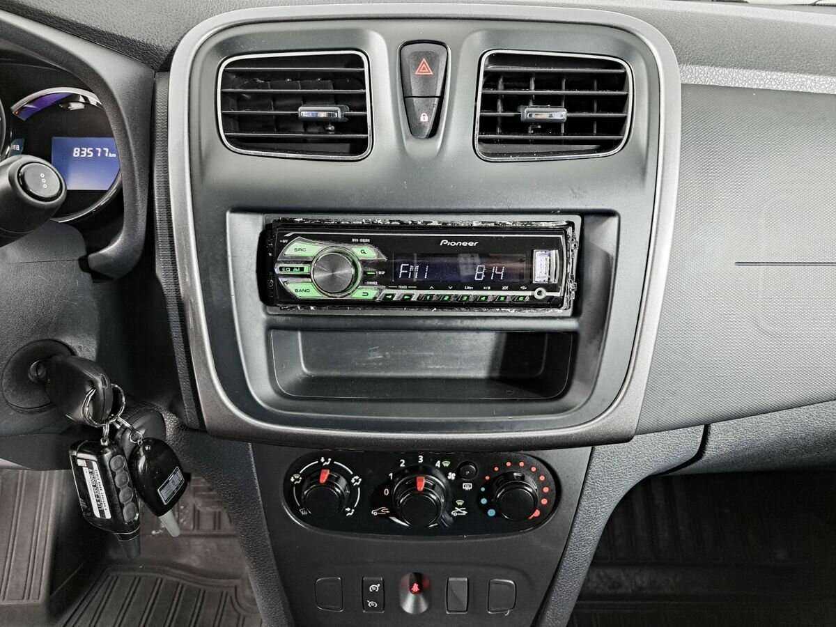 Б/У Рено Сандеро 2015 года. Фото: #12