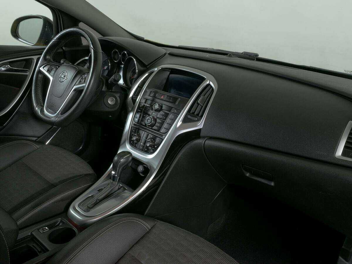 Opel Astra 2013 года с пробегом. Фото: #8