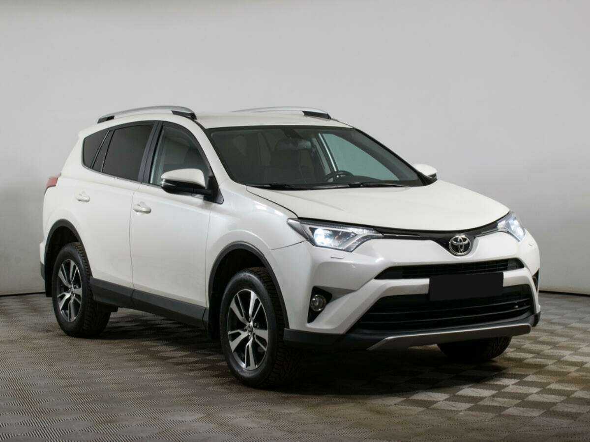 Toyota RAV4 2017 года с пробегом. Фото: #2