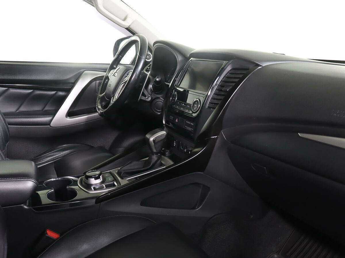Mitsubishi Pajero Sport 2017 года с пробегом. Фото: #7