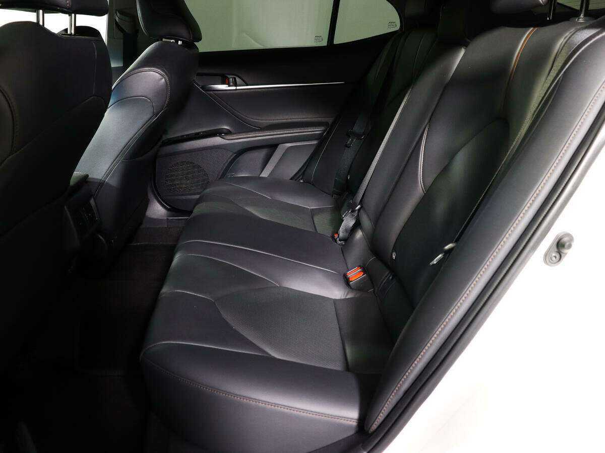 Toyota Camry 2018 года с пробегом. Фото: #9