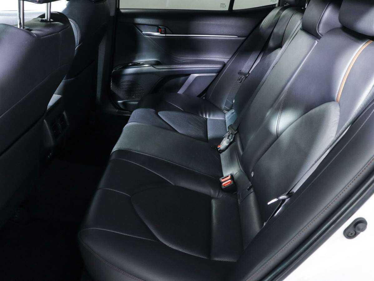 Toyota Camry 2018 года с пробегом. Фото: #6