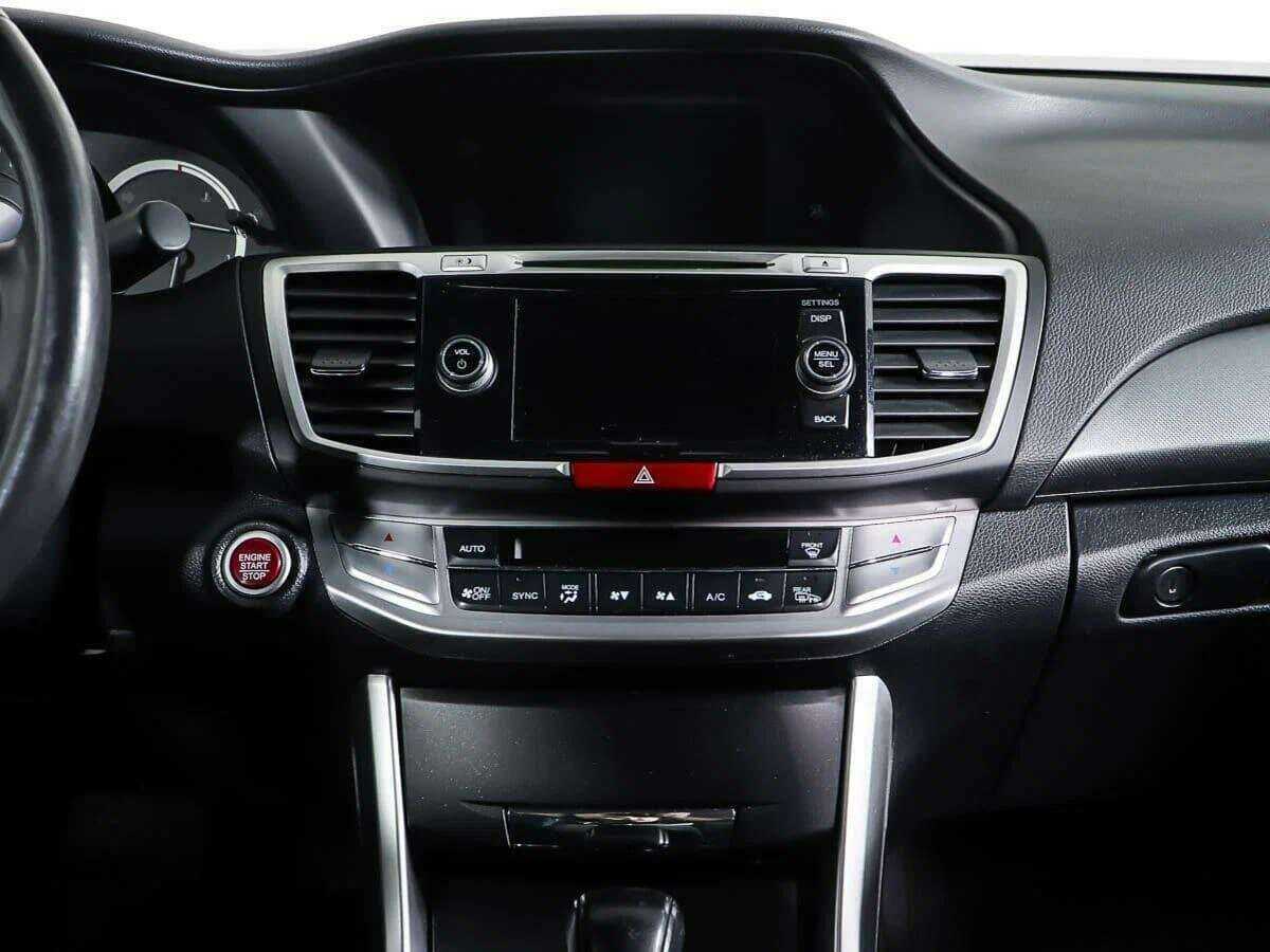 Б/У Хонда Аккорд 2013 года. Фото: #12