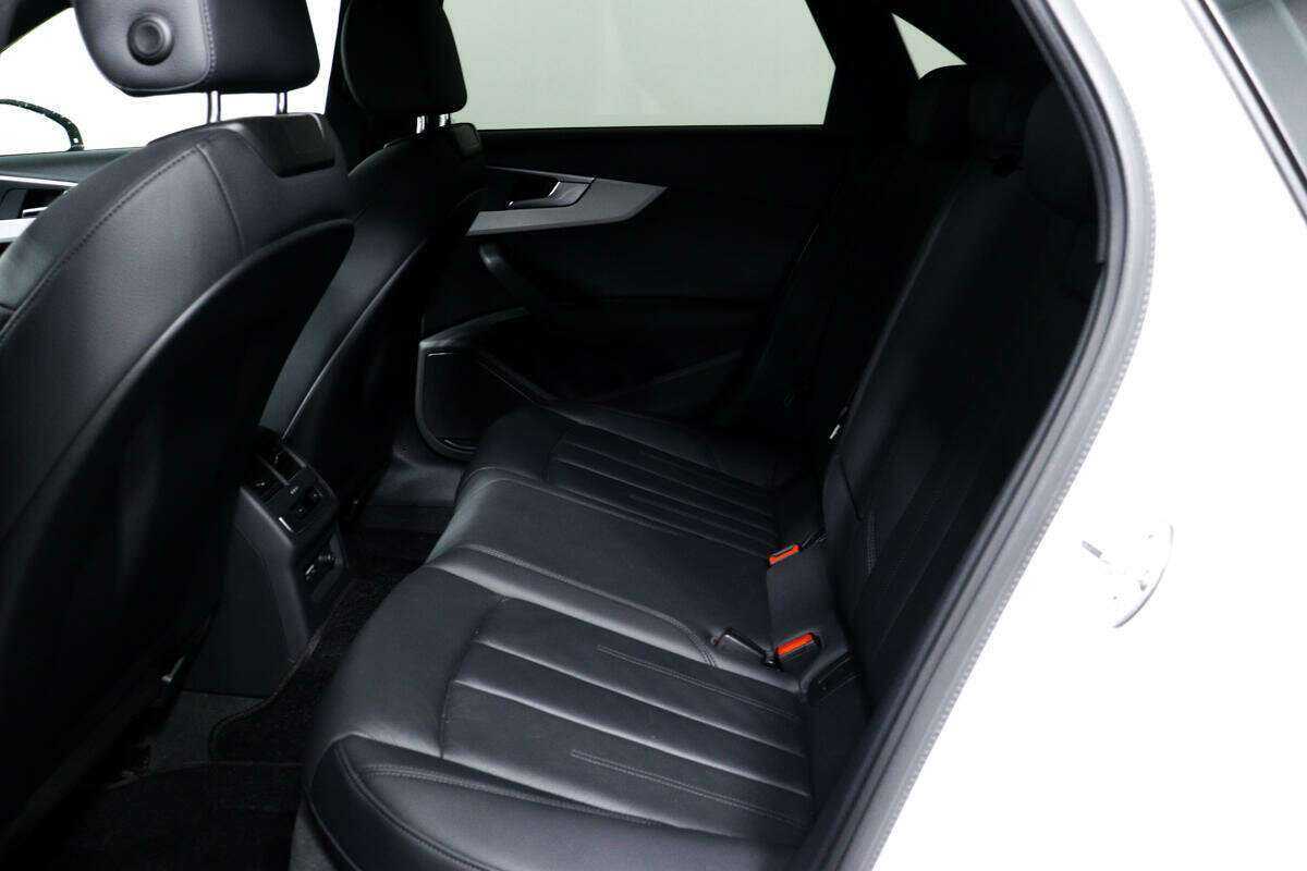 Audi A4 2019 года с пробегом. Фото: #11