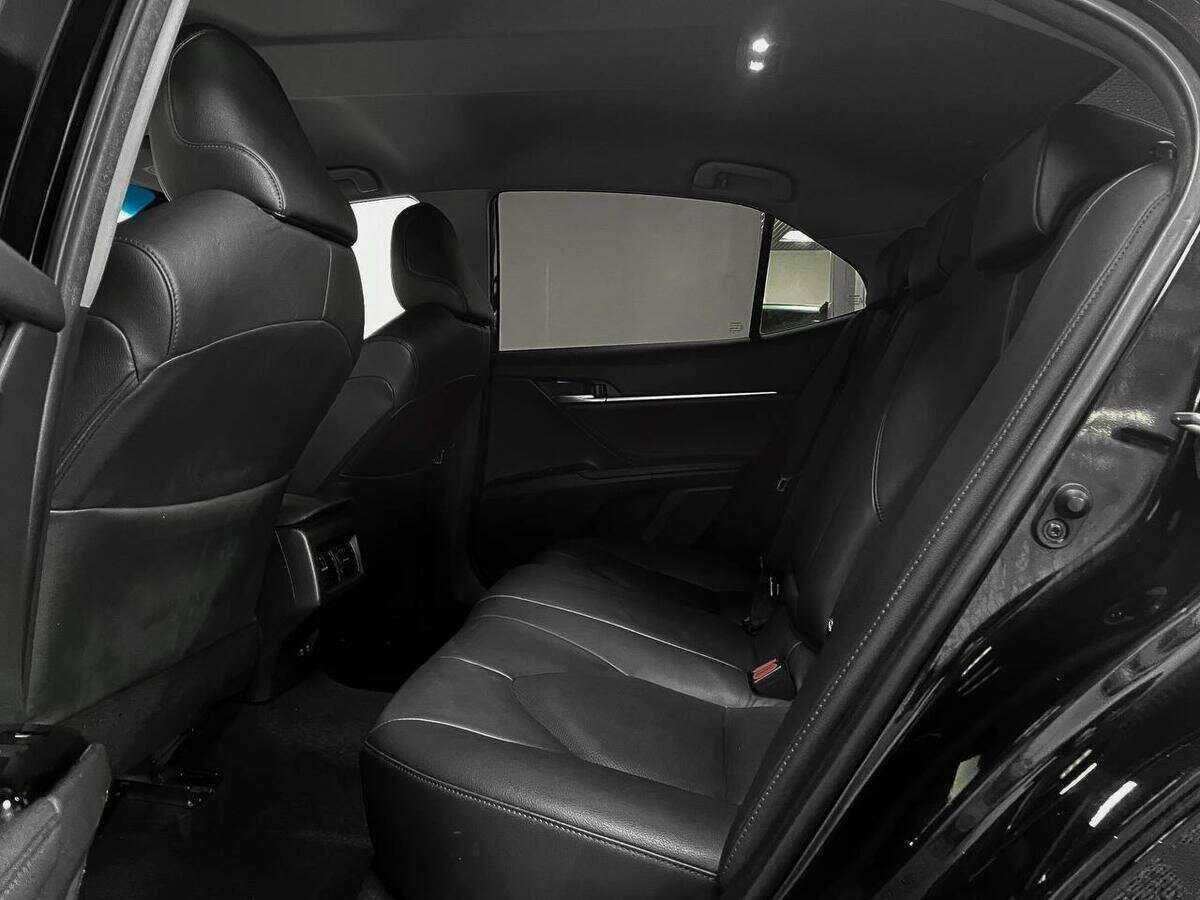 Toyota Camry 2018 года с пробегом. Фото: #8