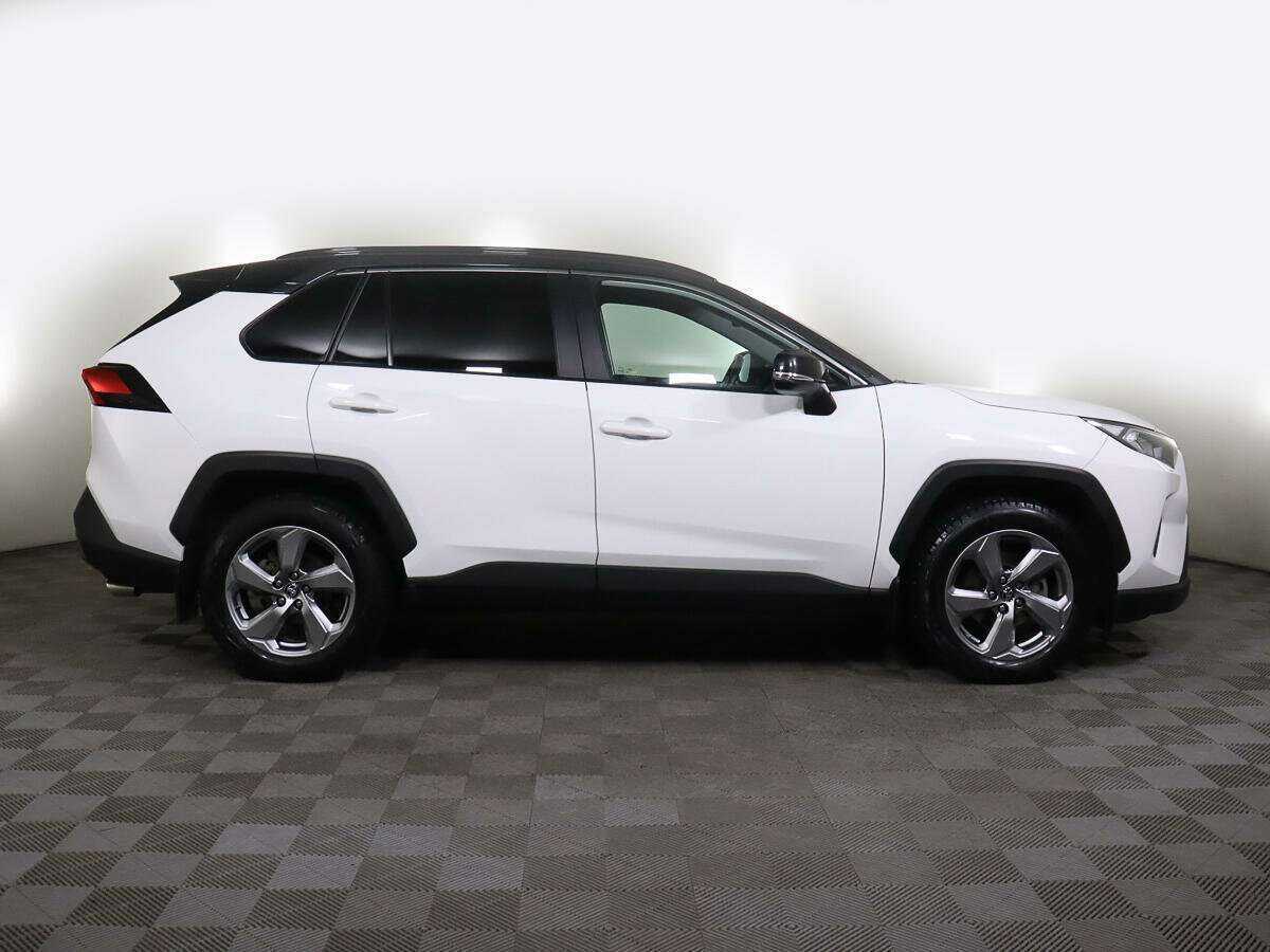 Toyota RAV4 2020 года с пробегом. Фото: #2