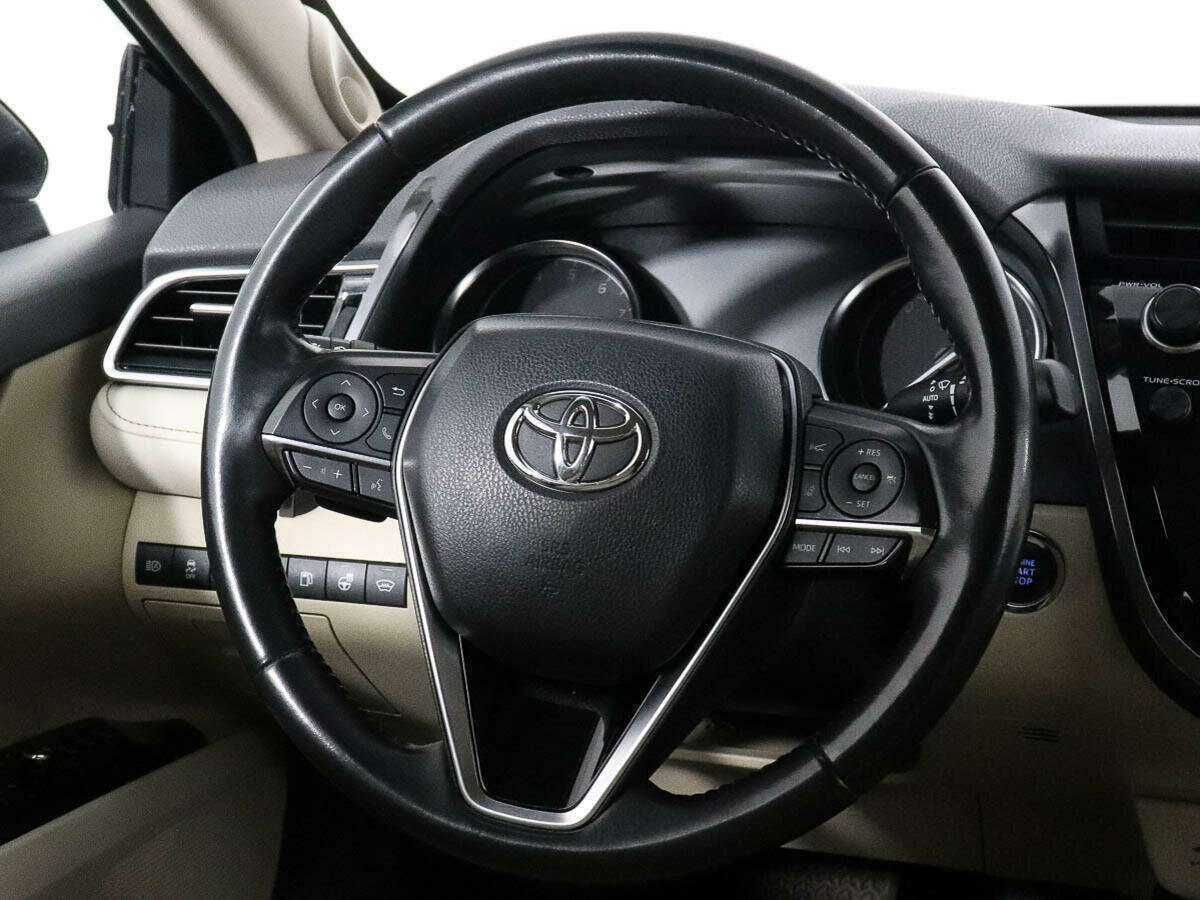 Toyota Camry 2018 года с пробегом. Фото: #11