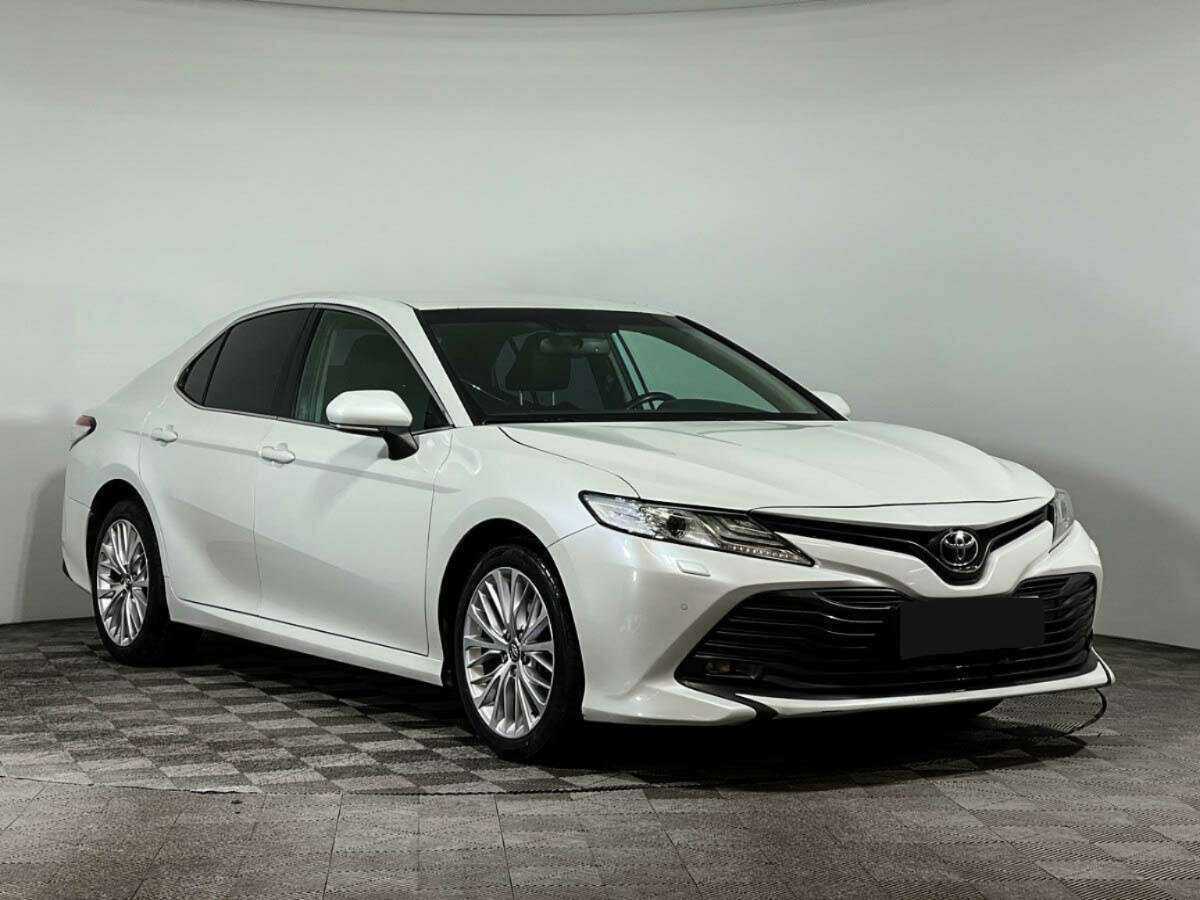 Toyota Camry 2018 года с пробегом. Фото: #2