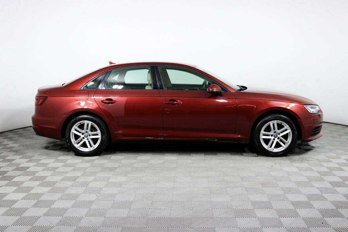 Audi A4 2018 года с пробегом. Фото: #3