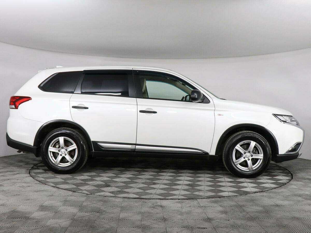 Mitsubishi Outlander 2017 года с пробегом. Фото: #3