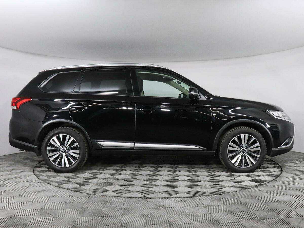 Mitsubishi Outlander 2018 года с пробегом. Фото: #3