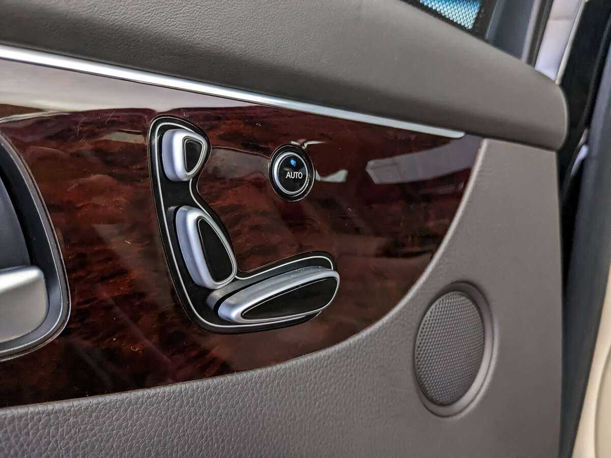 Hyundai Equus 2012 года с пробегом. Фото: #20