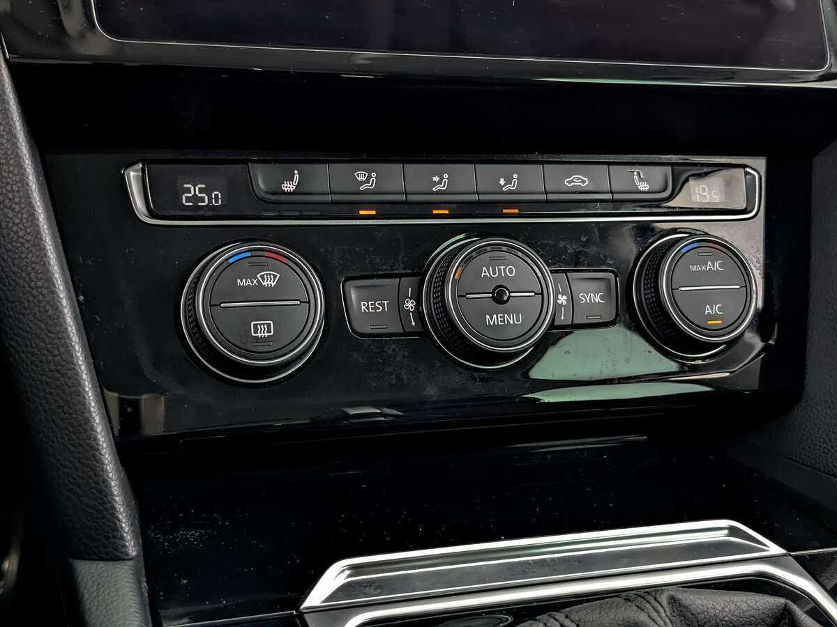 Volkswagen Passat 2019 года с пробегом. Фото: #22