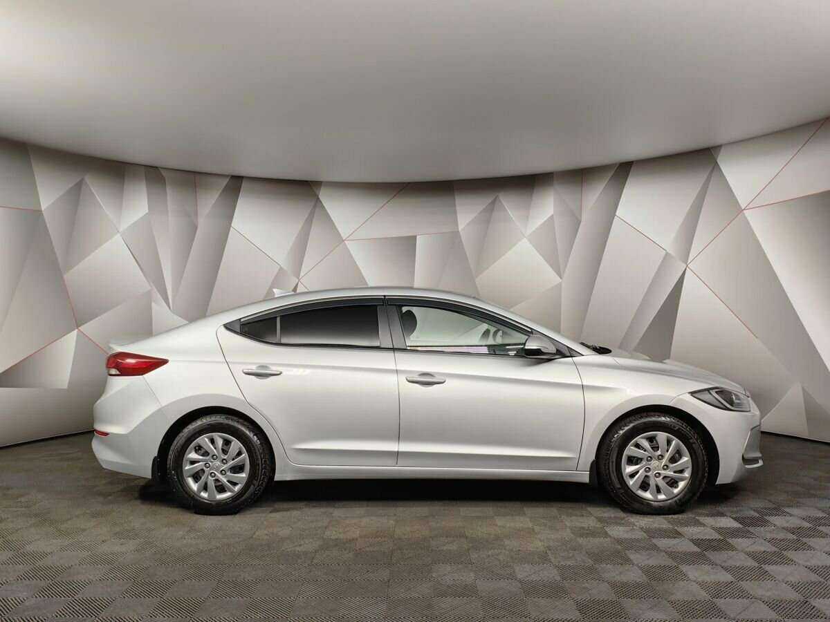 Hyundai Elantra 2018 года с пробегом. Фото: #4