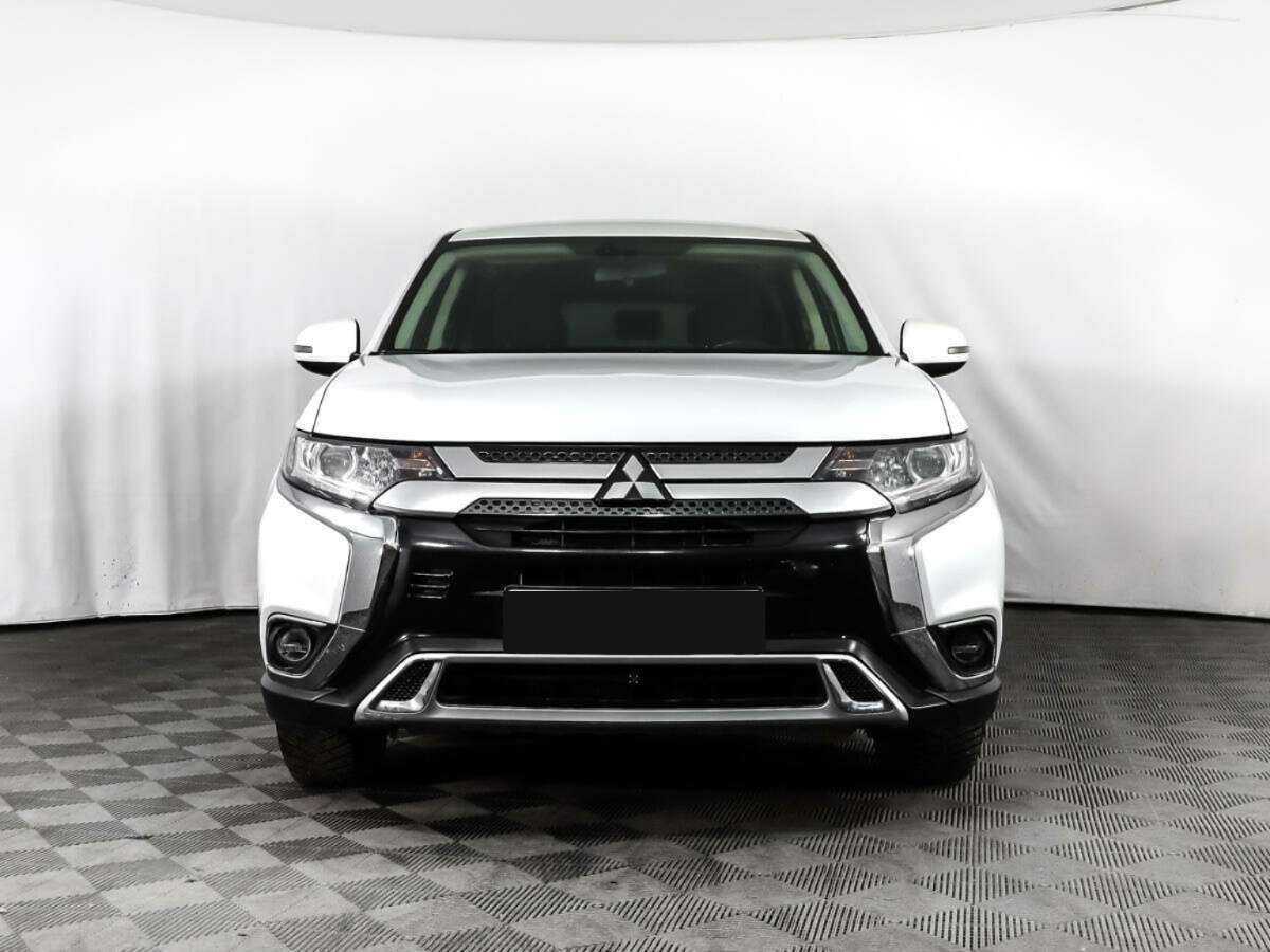 Mitsubishi Outlander 2018 года с пробегом. Фото: #1