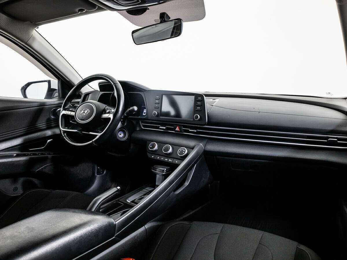 Hyundai Elantra 2020 года с пробегом. Фото: #6