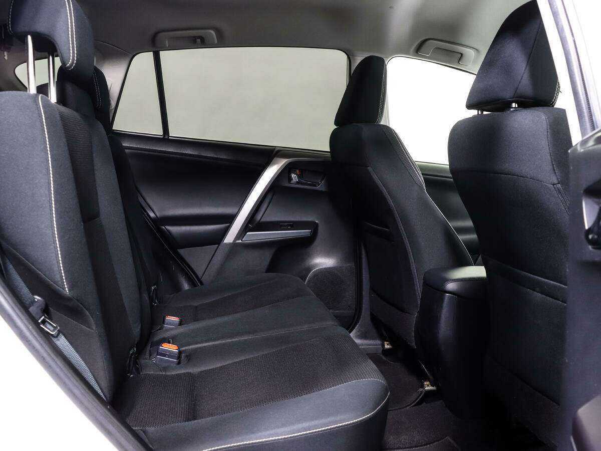 Toyota RAV4 2015 года с пробегом. Фото: #9