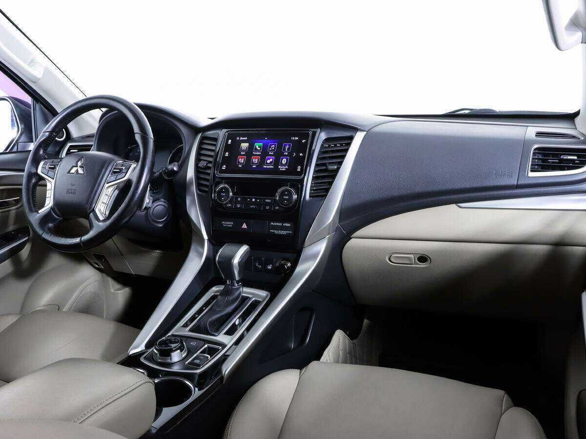 Mitsubishi Pajero Sport 2017 года с пробегом. Фото: #8