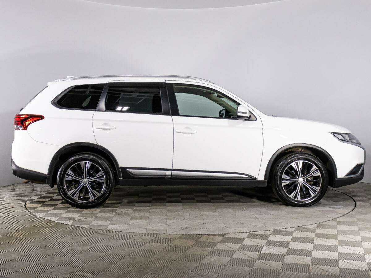 Mitsubishi Outlander 2019 года с пробегом. Фото: #3