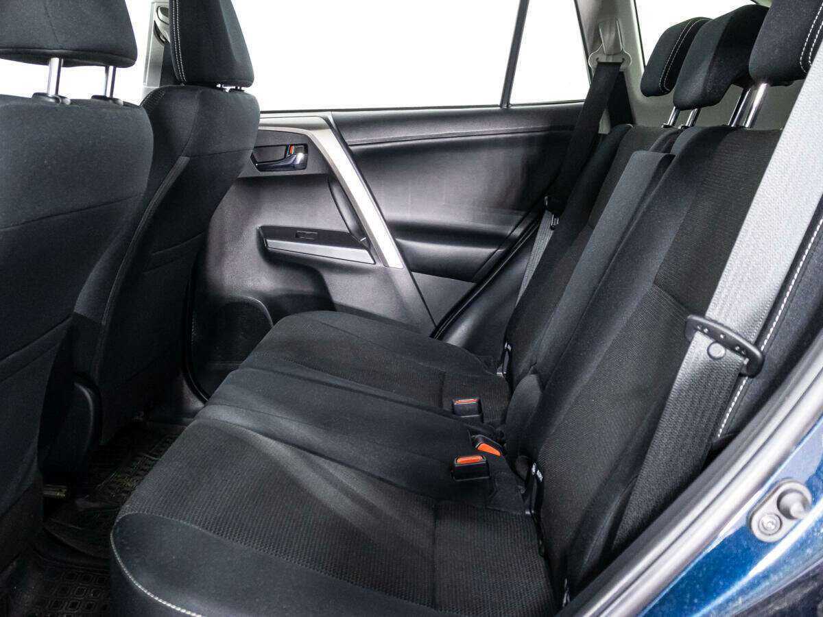 Toyota RAV4 2018 года с пробегом. Фото: #9