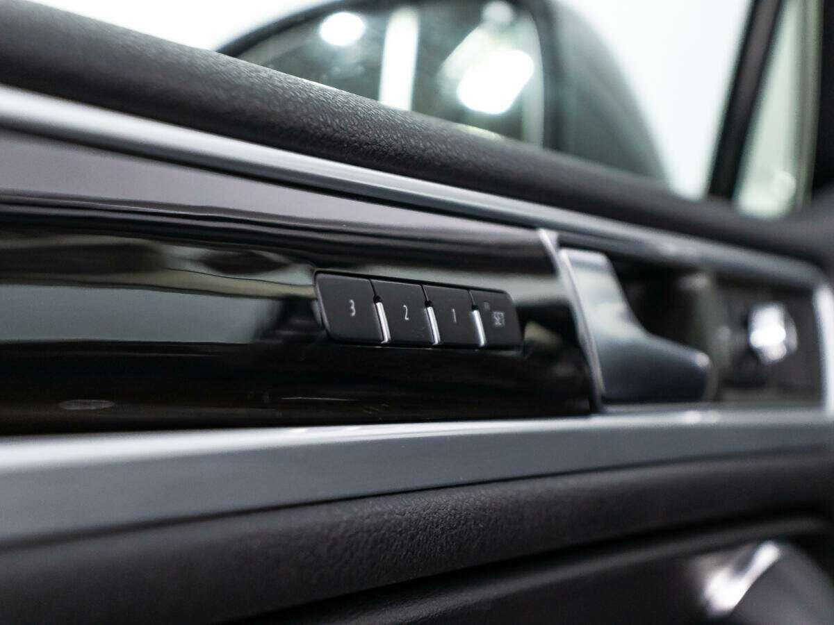 Volkswagen Touareg 2015 года с пробегом. Фото: #15