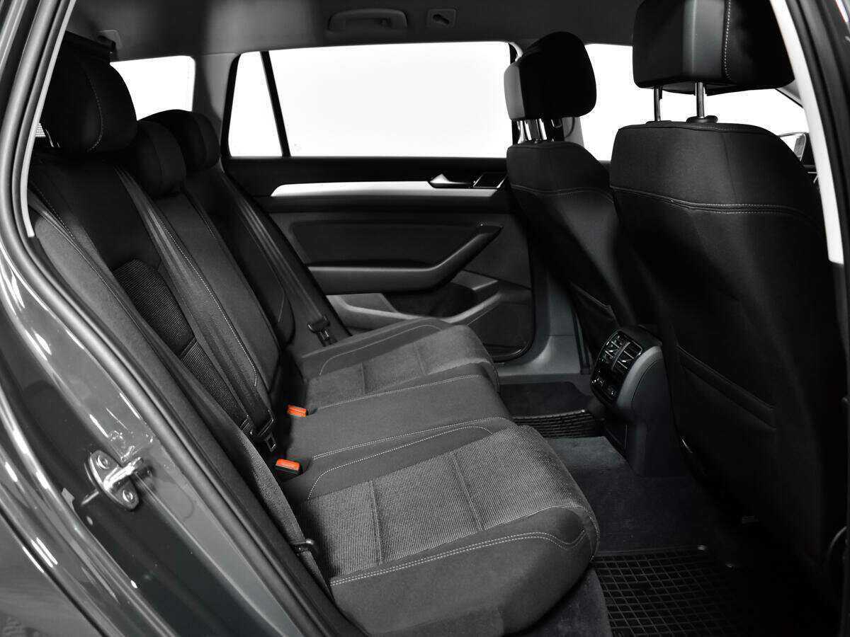 Volkswagen Passat 2018 года с пробегом. Фото: #9