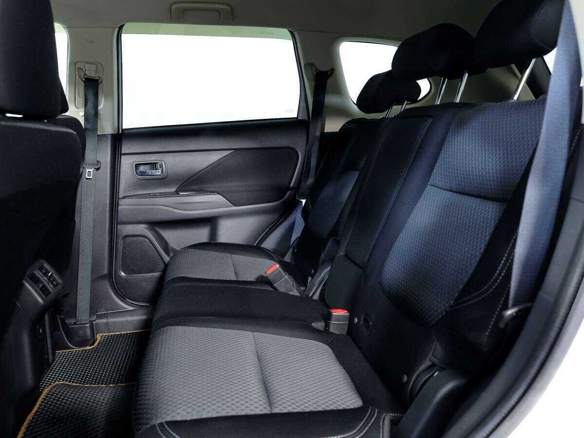 Mitsubishi Outlander 2018 года с пробегом. Фото: #12