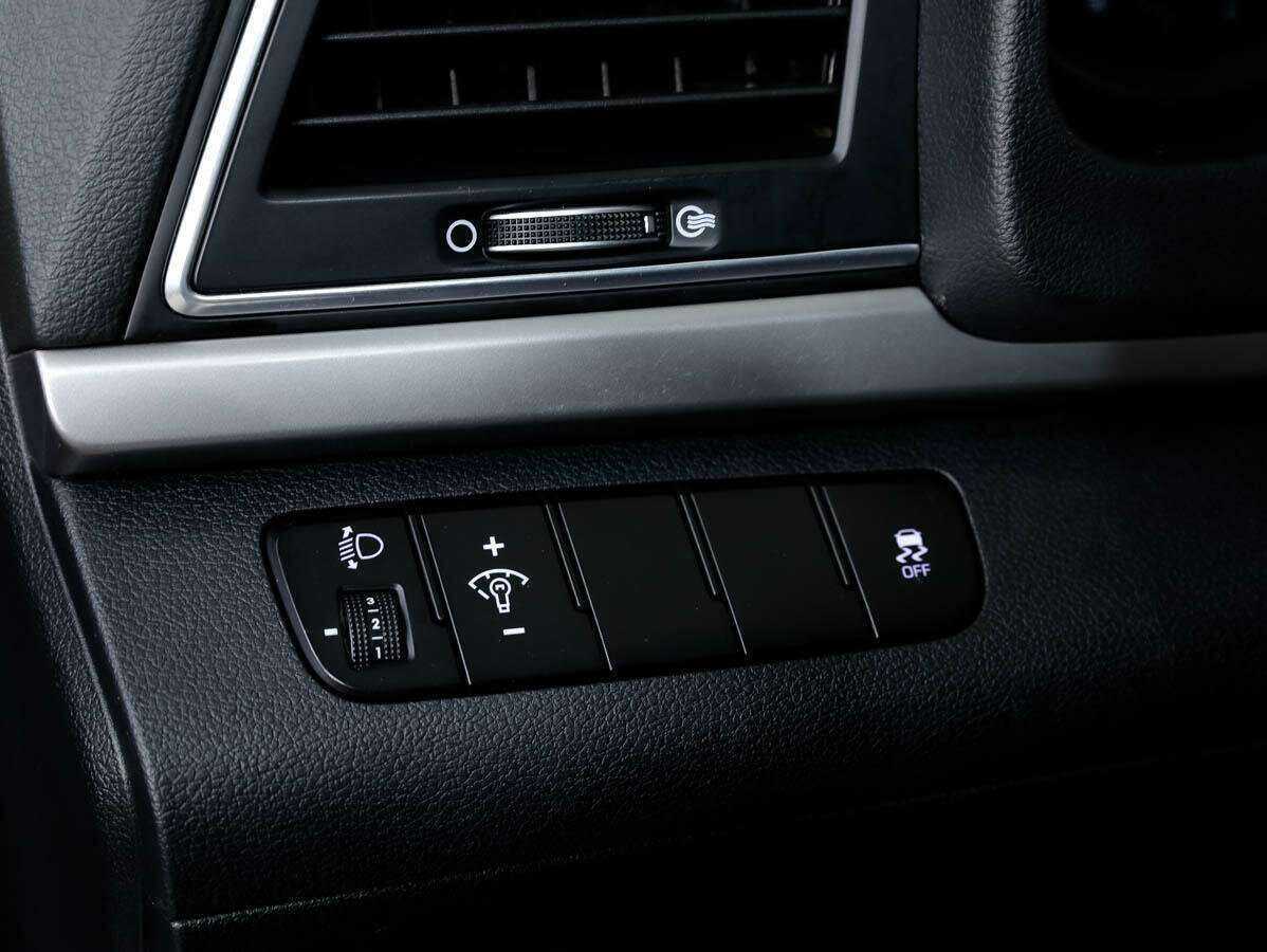 Hyundai Elantra 2018 года с пробегом. Фото: #12