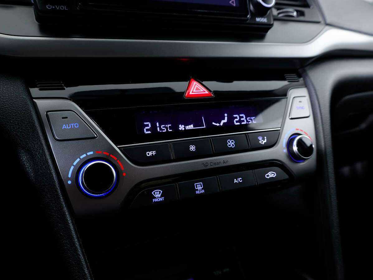 Hyundai Elantra 2018 года с пробегом. Фото: #15
