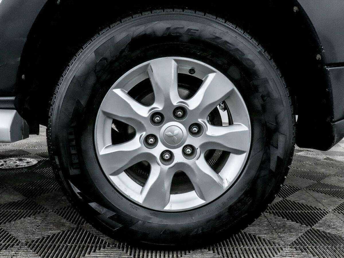 Mitsubishi Pajero 2017 года с пробегом. Фото: #11