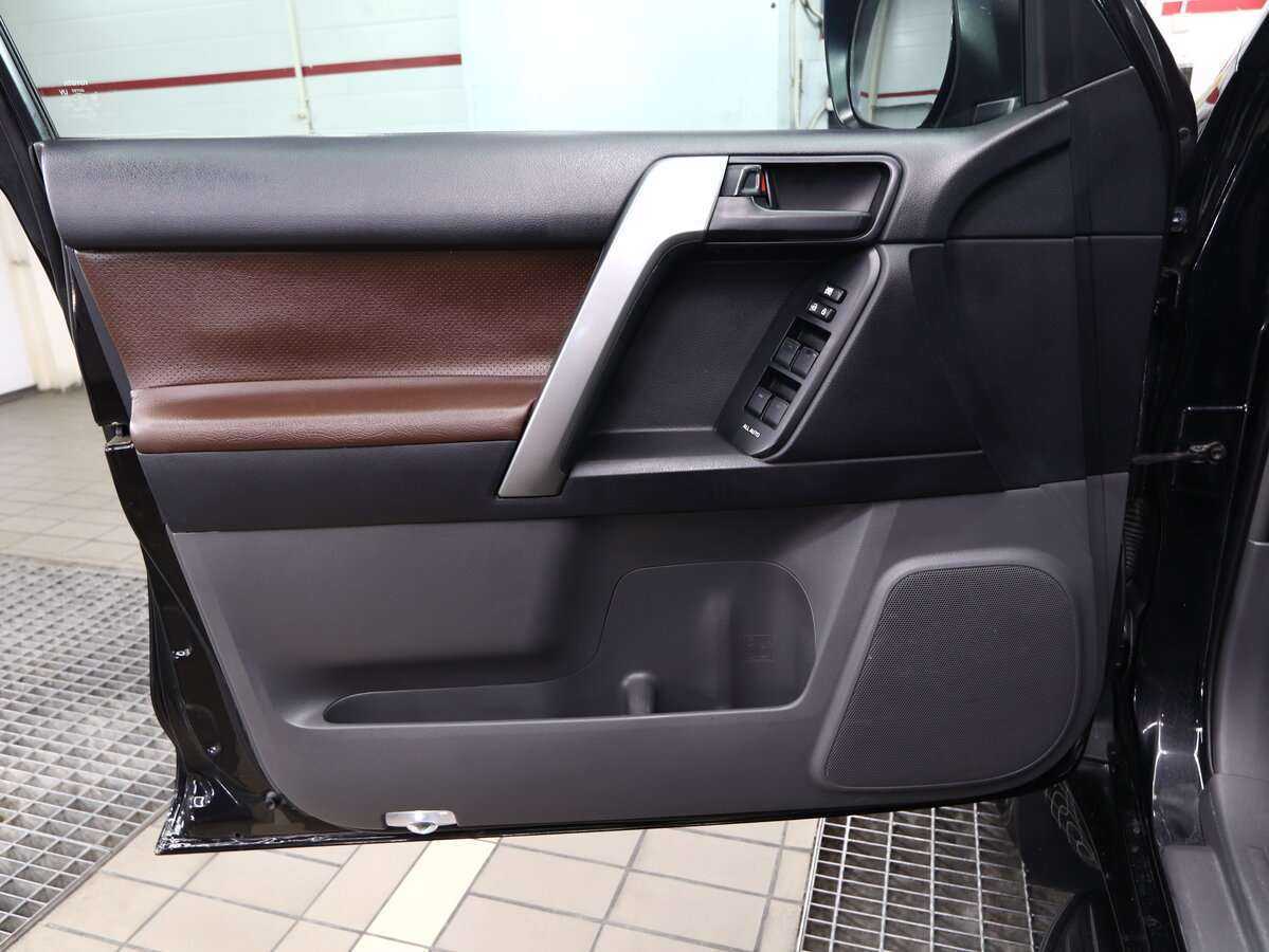 Toyota Land Cruiser Prado 2013 года с пробегом. Фото: #4