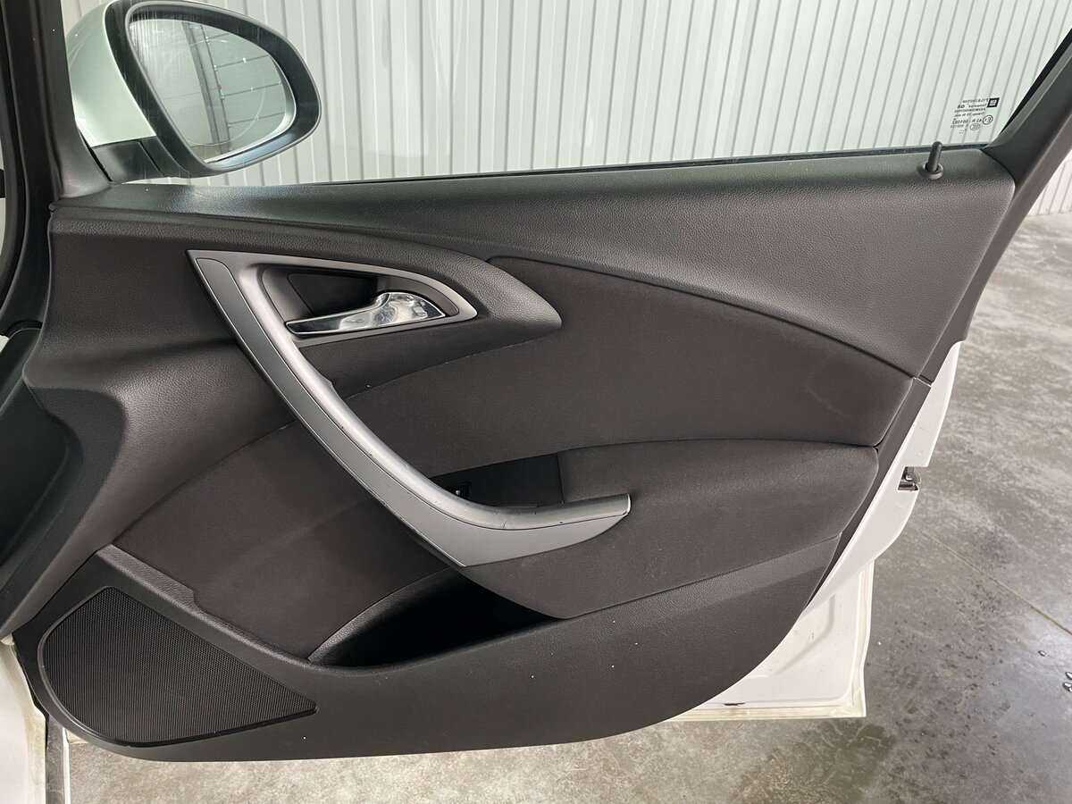 Opel Astra 2013 года с пробегом. Фото: #18