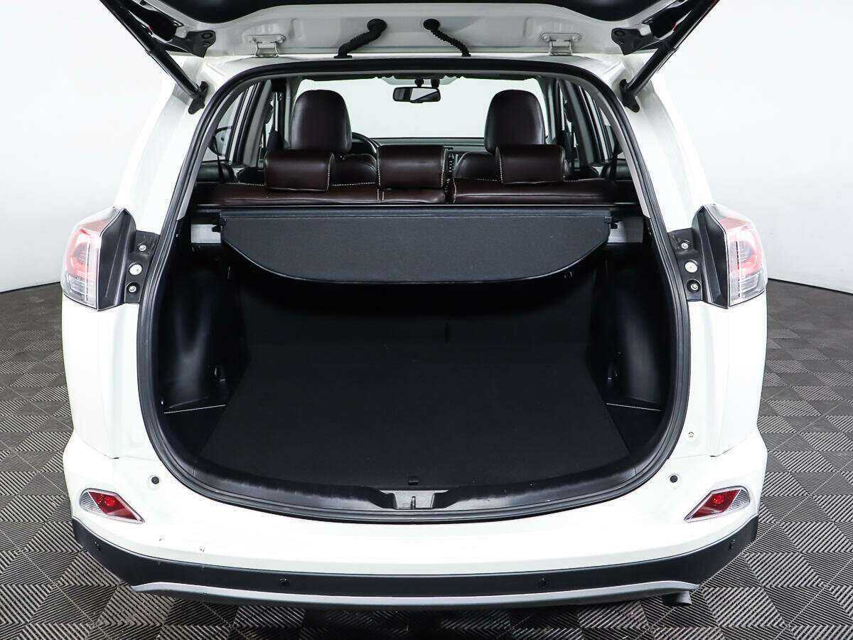 Toyota RAV4 2018 года с пробегом. Фото: #7