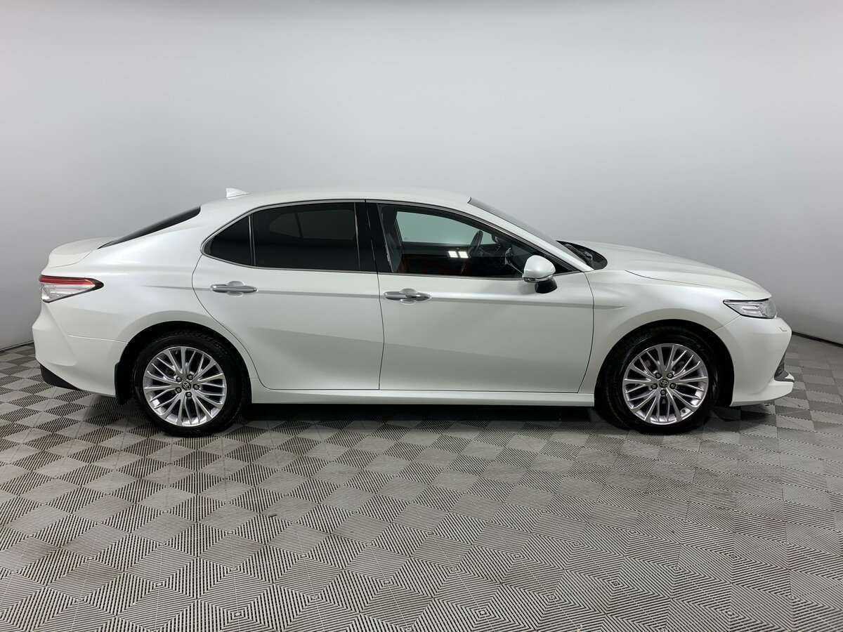 Toyota Camry 2021 года с пробегом. Фото: #3