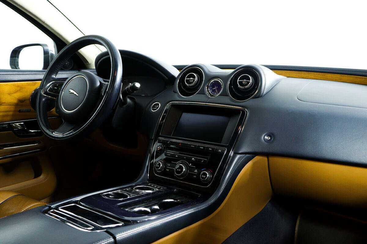 Jaguar XJ 2013 года с пробегом. Фото: #8