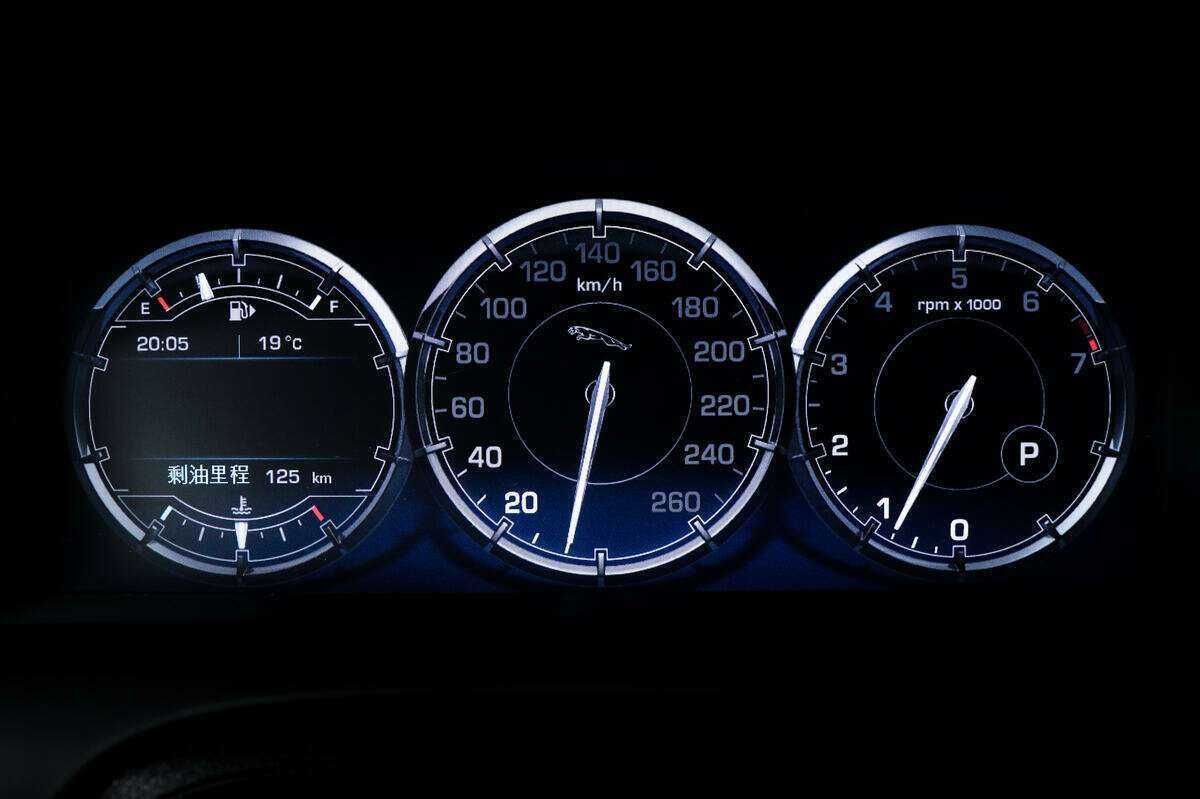 Jaguar XJ 2013 года с пробегом. Фото: #9