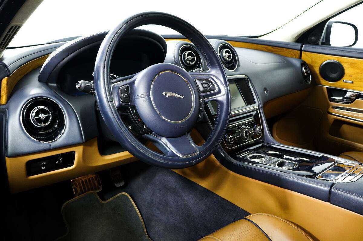 Jaguar XJ 2013 года с пробегом. Фото: #12