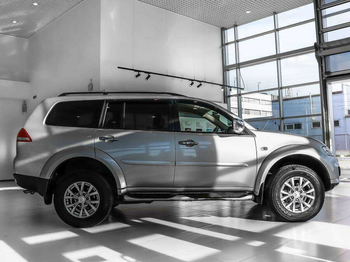 Mitsubishi Pajero Sport 2015 года с пробегом. Фото: #2