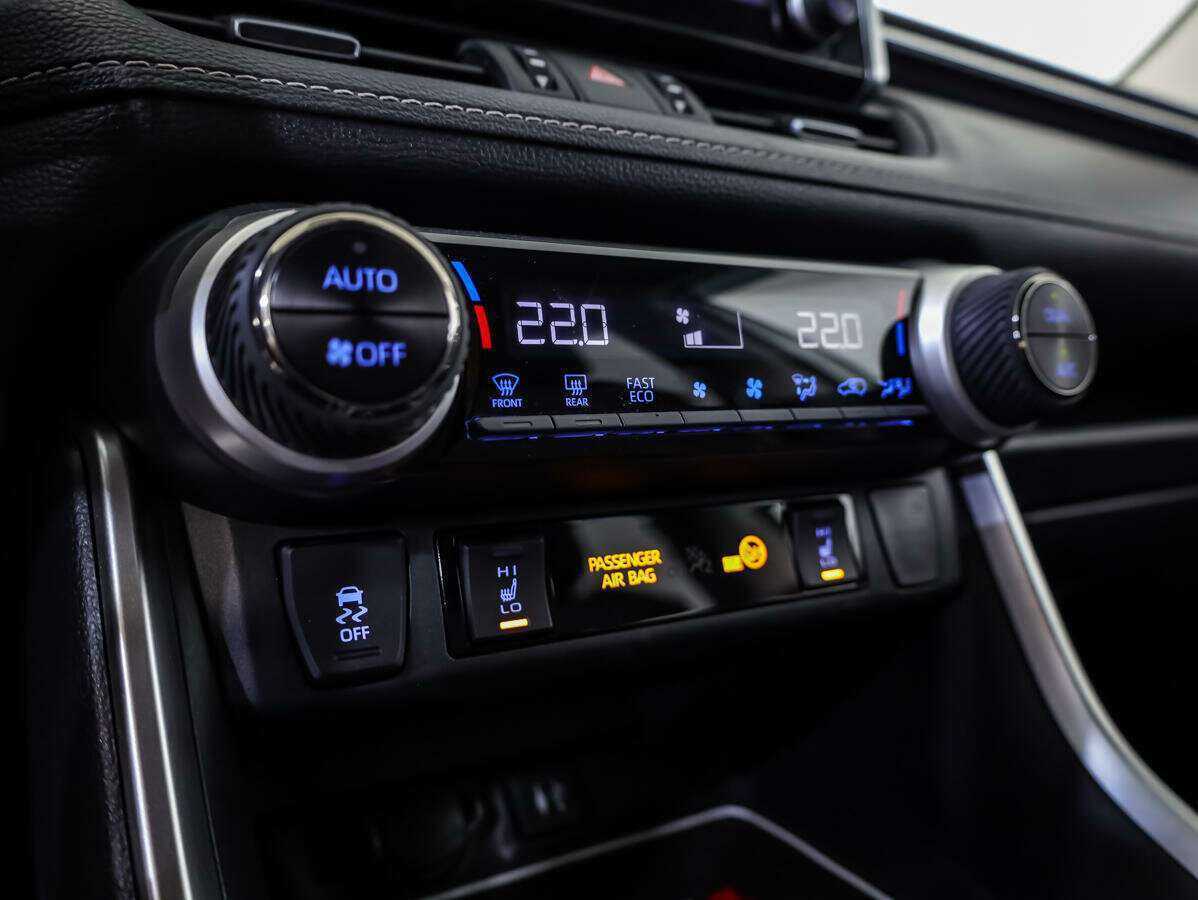 Toyota RAV4 2020 года с пробегом. Фото: #12