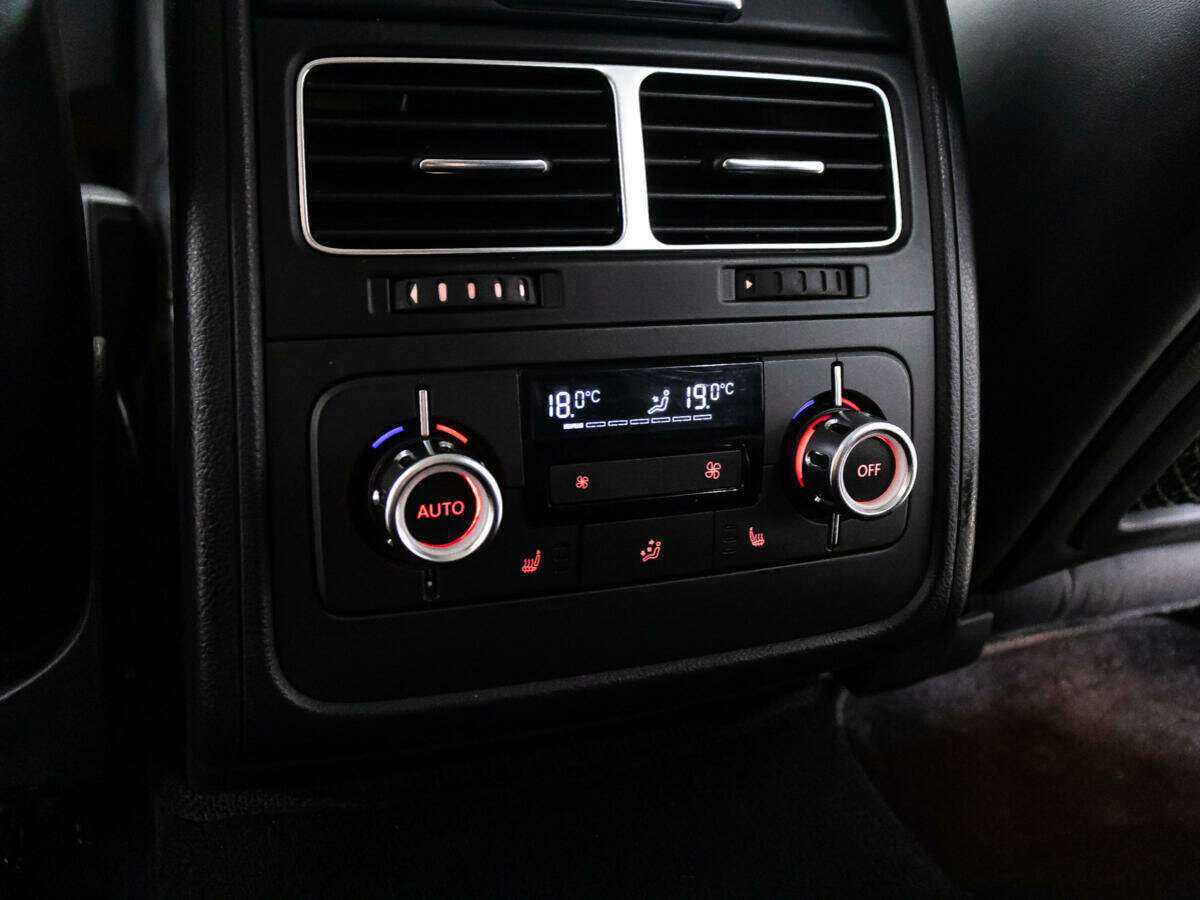 Volkswagen Touareg 2012 года с пробегом. Фото: #24