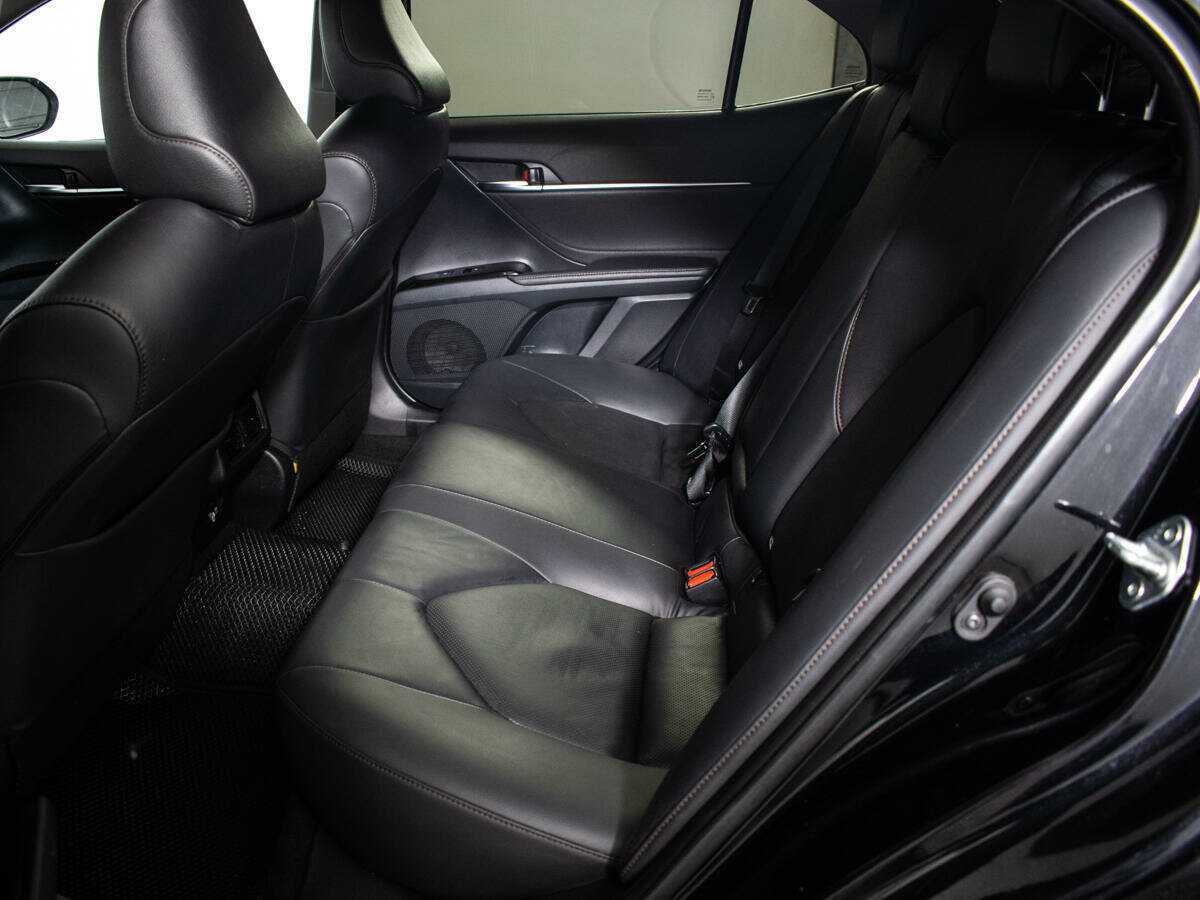 Toyota Camry 2018 года с пробегом. Фото: #9